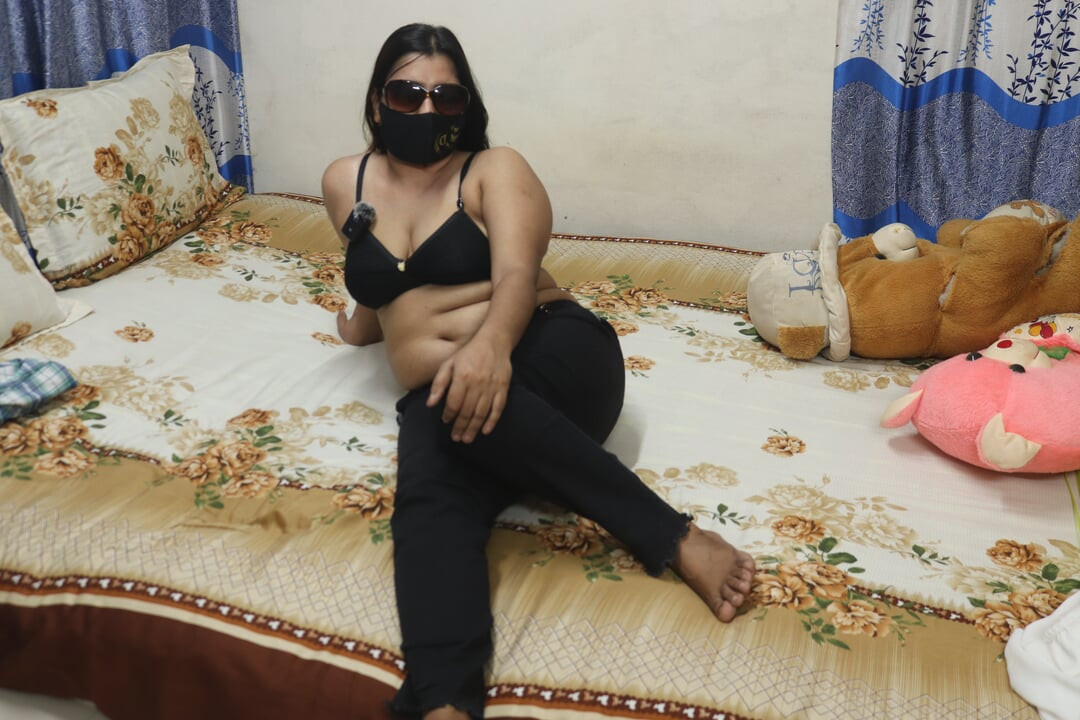 Desi girl fuck her boss during interview