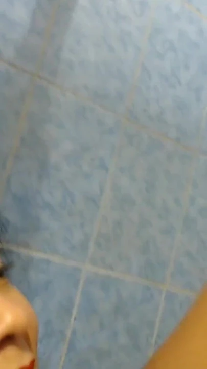 "İki üvey kız kardeşin birbirlerine işediği ve her ikisinin de kocası tarafından işendiği en iyi video" dan unutulmaz bir an"