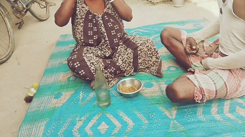 Desi bhabhi ke sath Daru Piya aur gaon ki chudai ki