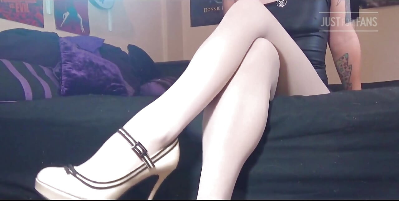 Light Tan Pantyhose Leg Cross
