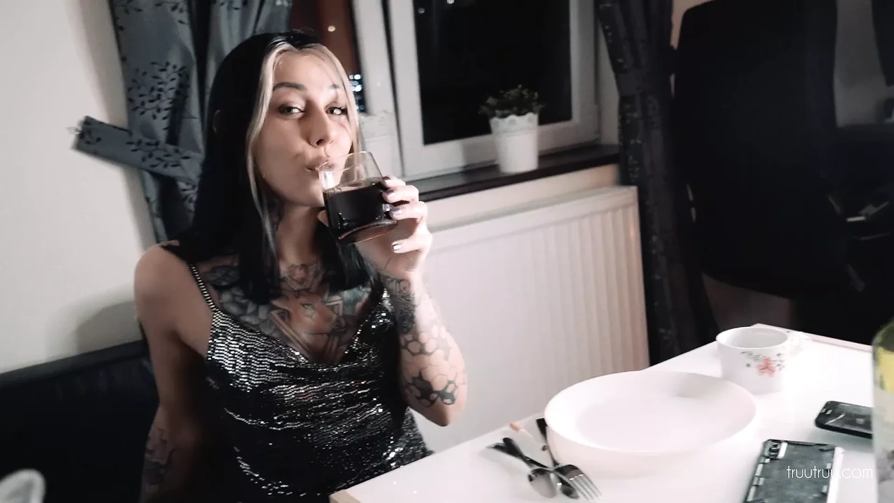 不忠的丈夫乱搞妻子 Bff