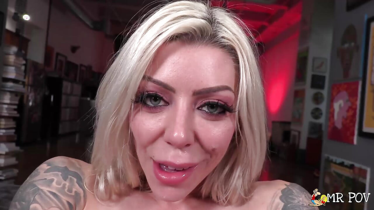 Karma Rx melje i poskakuje svoju pičku na mom tvrdom kurcu