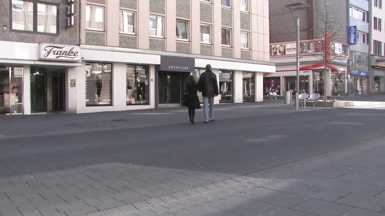 Kiimaisilla saksalaisilla huorilla on märät pillut ja he haluavat tulla nussituksi kovaa 21