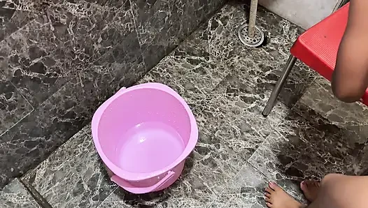 Ketika si cewek yang salah ngasih isyarat, kesempatan untuk nggak nolak juga, masukkan penis ke mulut lalu