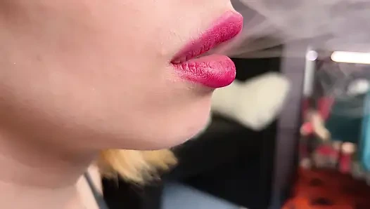 Курящая фетиш. Я курю, тебе это нравится