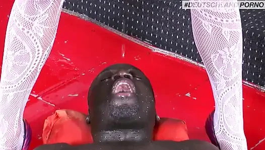 Siyah ve beyaz büyük göğüsler piercingli amcık sikişi
