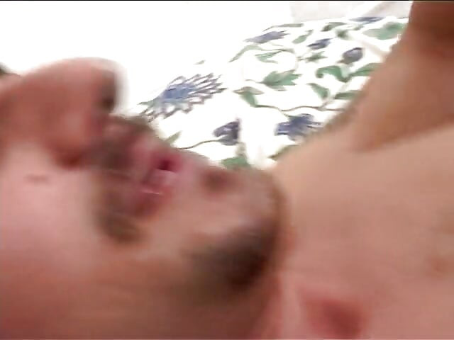 ブロンドはハードコックを吸うと顔を取得します