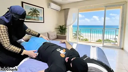 Bokep Indo Janda Sange Minta Dientot Kurir Paket mantab cewe nya