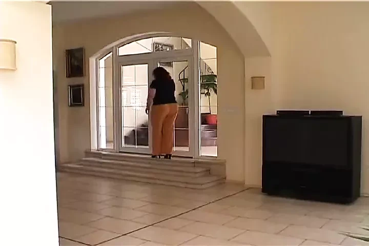 Sultry Seduction of the Curvaceous Goddess