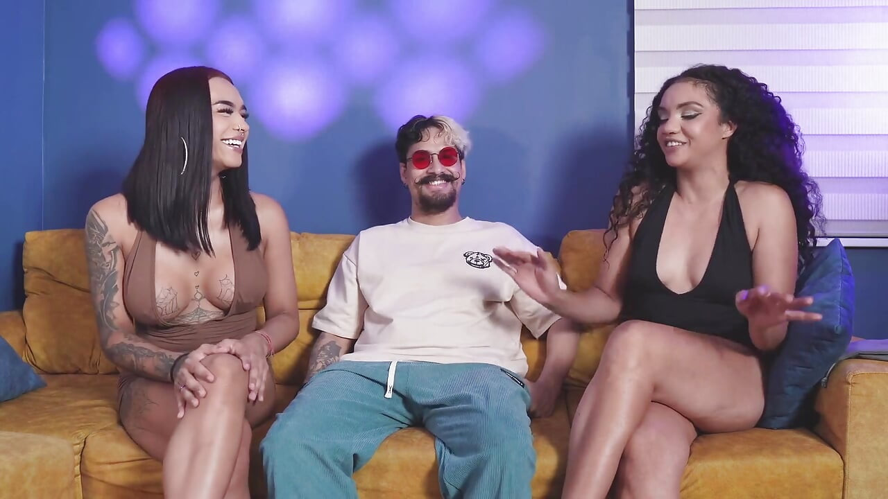 סקס עם הטרנסית עם החזה הגדול והברונטית עם התחת הגדול - ראיון עם אנדרומדה הוט וטינה קווין