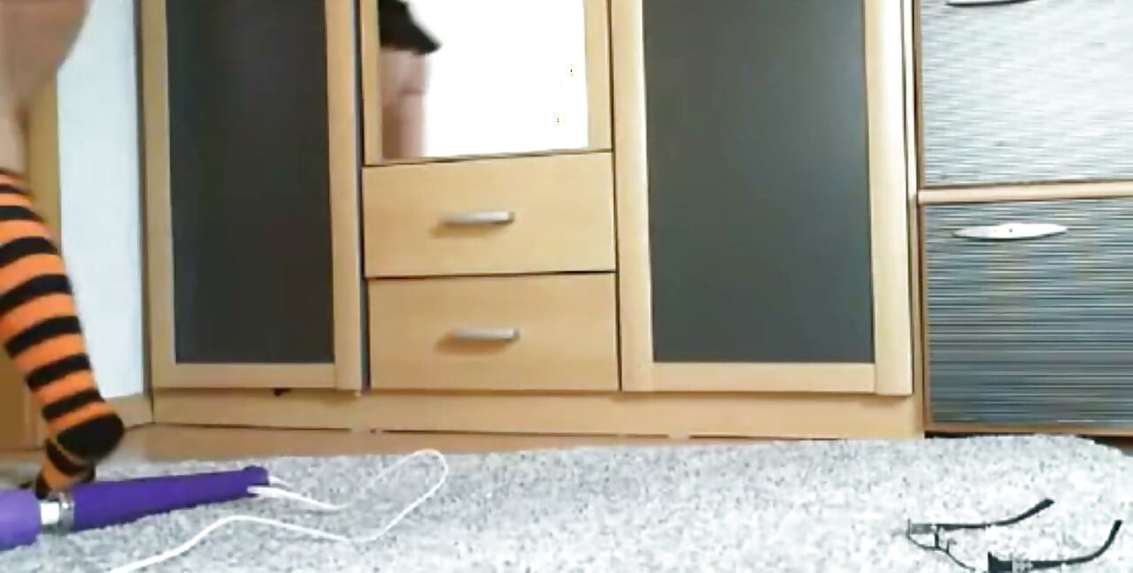 سكسيديا تلعب بديلدو زجاجي
