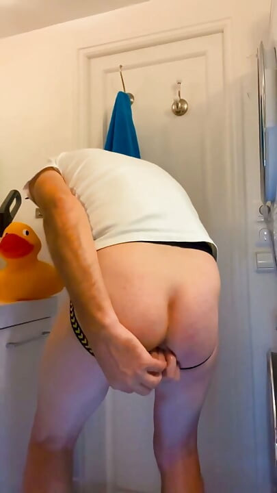 Mijn anale kut wordt aangesloten voor 24 uur - deel 2