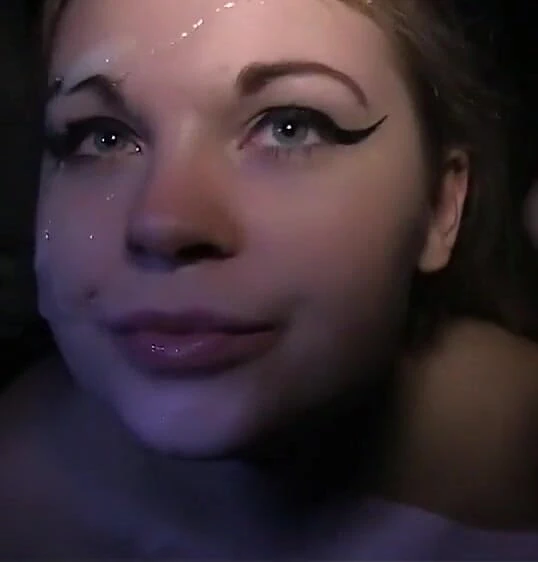 在树林里的公共颜射妓女