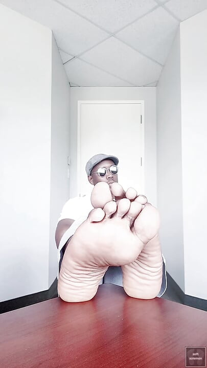 Male soles in the office (5) (2026)