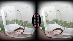 Nacktes geiles mädchen Alexa Mills lutscht schwanz und fickt im badezimmer in VR.