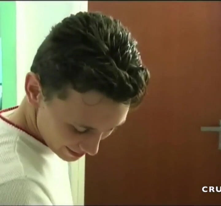 Yougn straigth accept to be sucked by his friend