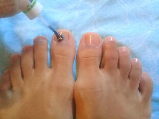 Pintar mis lindas uñas con base de uñas