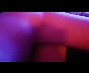 Žena sa velikim sisama me uzgaja