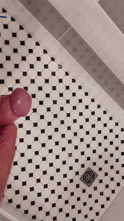 Splashing in the shower 😘