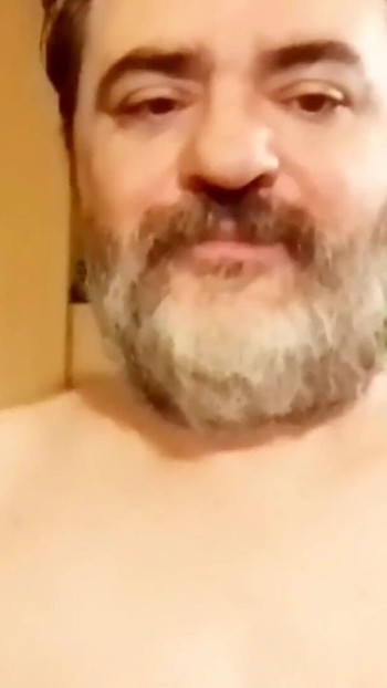 Ključni trenutak iz "Uspio sam se suzdržati više od 10 minuta, a onda sam morao svršiti. 💦 "