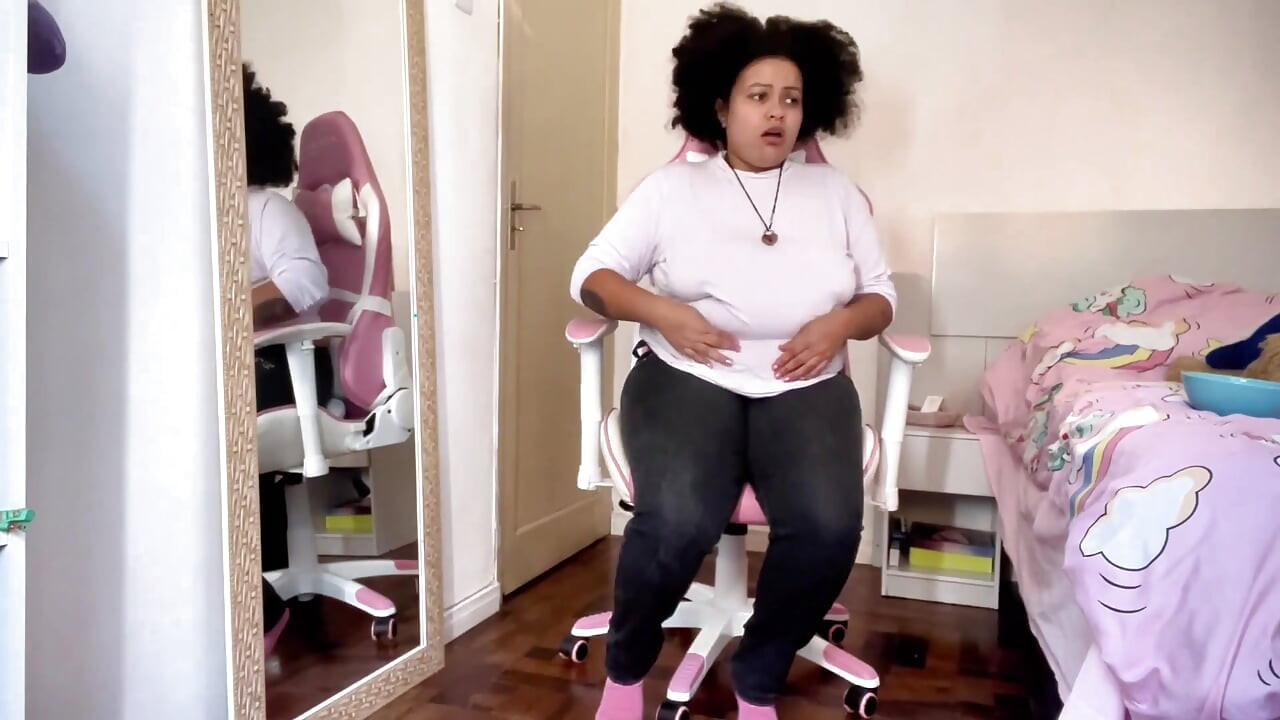 BBW Eating and P Farting While BF Is Watching and Annoying