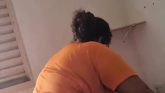 Büyük memeli üvey anne binmeyi biliyor
