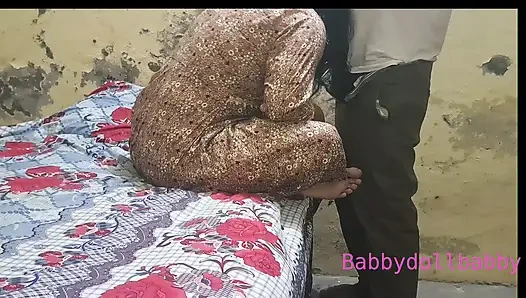 Hintli kadın oyun kaybettikten sonra sikiliyor