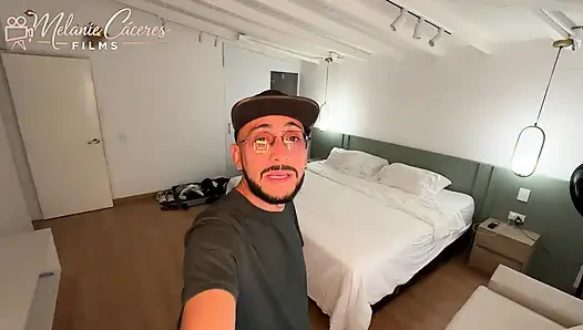 Pornodarstellerin wird von einem riesigen schwanz gefickt, während das haus leer ist - emily Fox