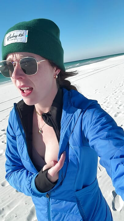 Прогулянка по пляжу закликає до швидкого оргазму!