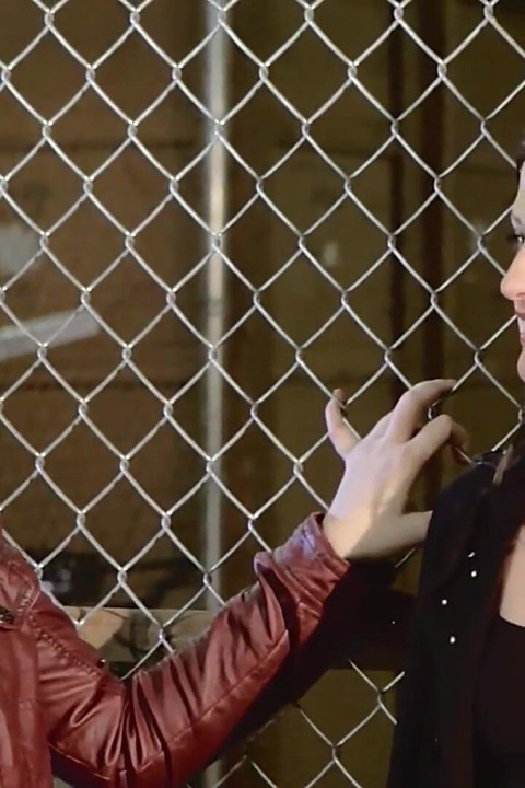 Dua remaja miang menjilat pepek satu sama lain dan melancap