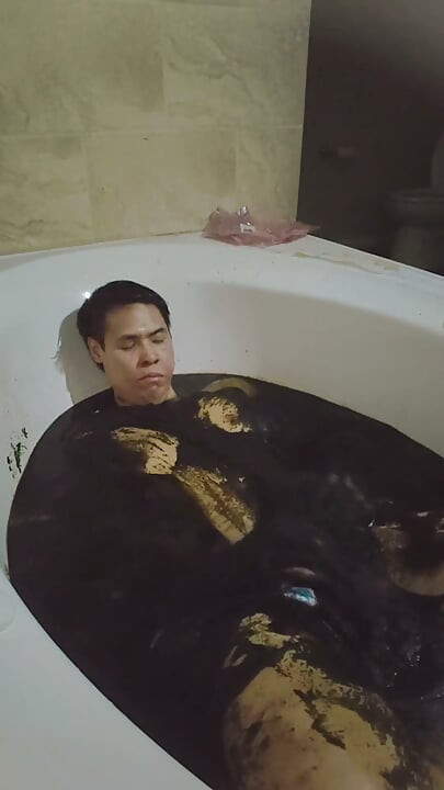 Solo Mud Bathing and Fun Play Bathroom