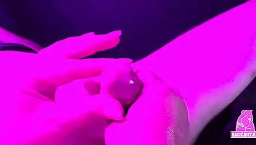 Ngocok kontol sampai muncrat banyak banget