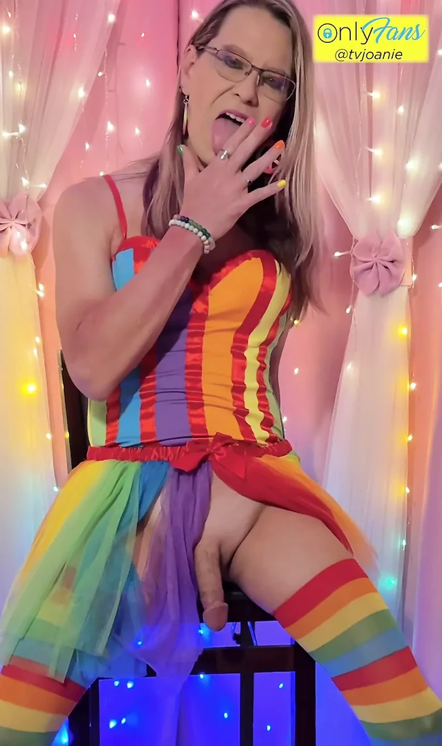 Joanie - С Днем гордыни!