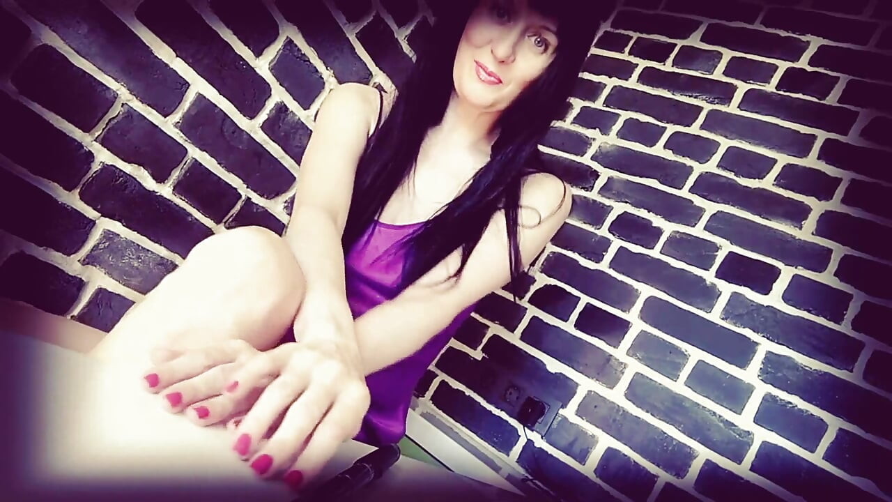 Chic milf, chic footfetish, chic cum- GinnaGg