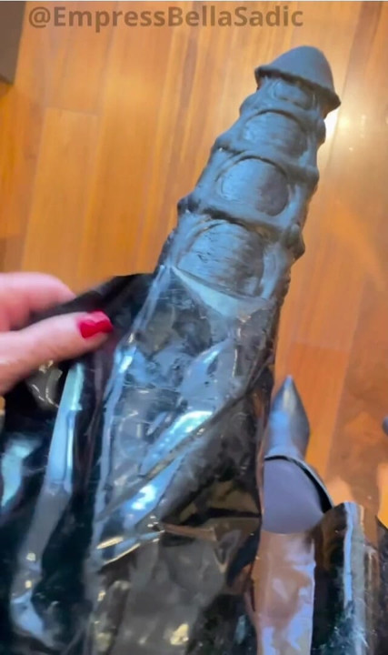 A monster dildo to start the day off right by fucking the slave's ass