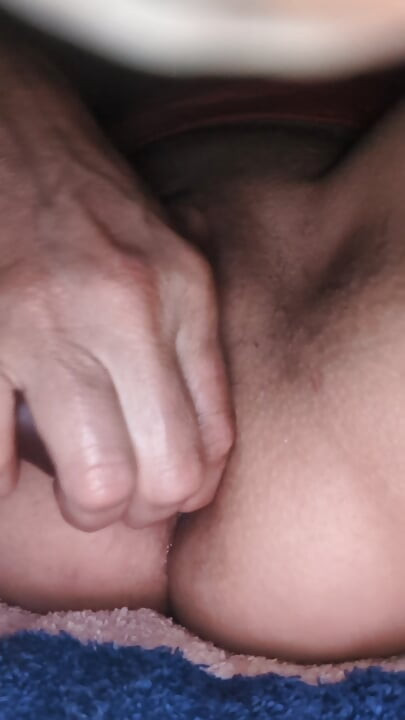 dobbelt endte dildo hele vejen op i røven, mens kæmpe dildo i fisse