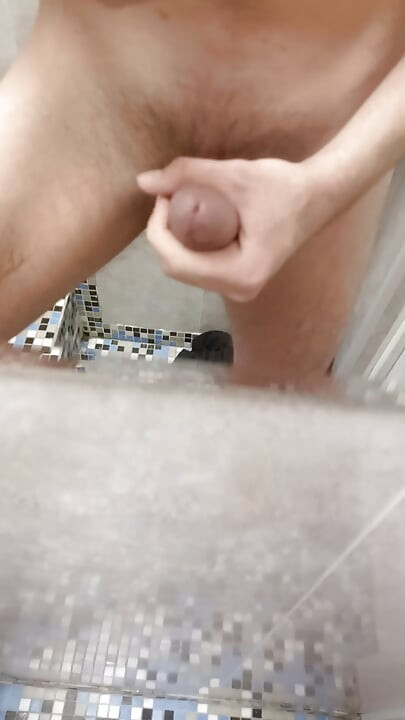 Cumshot in bath