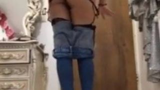 イラン人少女が体を披露-21