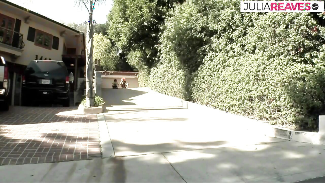 In the expensive villa she can be fucked anal and cunt at the same time