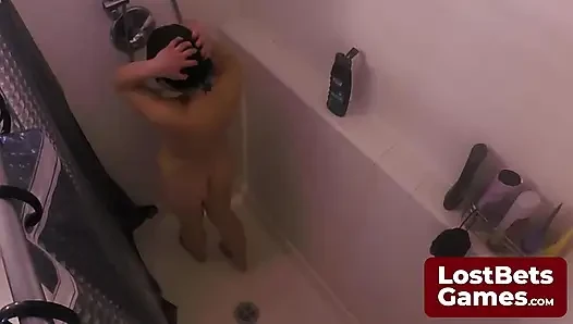 Vücudu tatlı pastayla kaplı striptiz sonu
