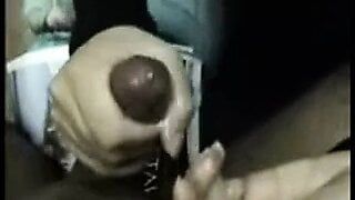 Niqab masturbación con la mano (corrida)