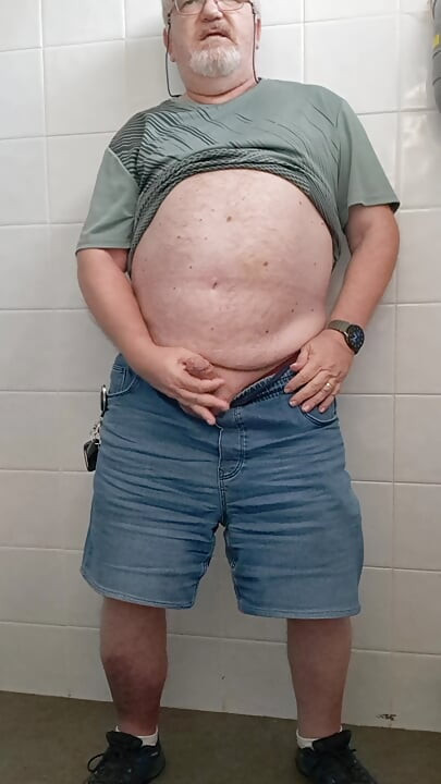 廁所裡的小手淫