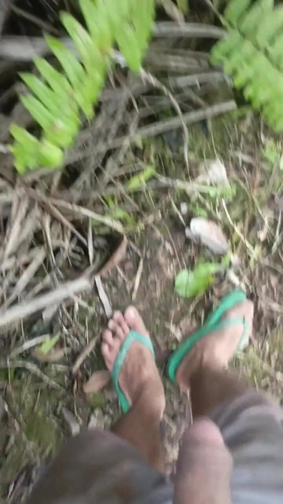 Nezaobilazan trenutak iz filma "Veliki kurac razbija u vrtu"
