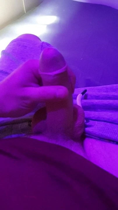 Masturbation mit sperma steifer schwanz
