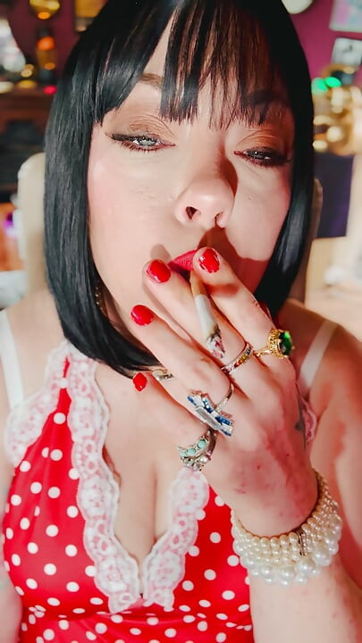 Smoking Instructions From Your Smoking Queen, Tina Snua. Smoke With Me - Dangles Drifting Snap Inhales