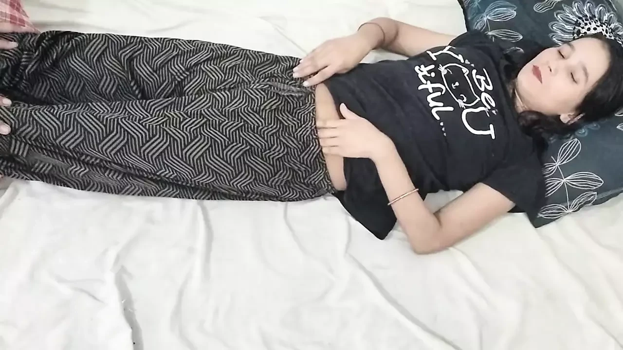 Cute girl school ko nanga kar jabar dasti pela