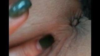 Татуированная девушка мастурбирует