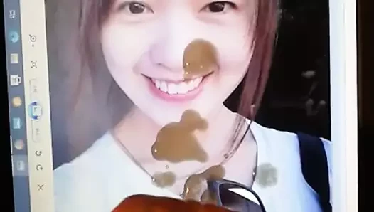 Cum üzerinde Asya kız