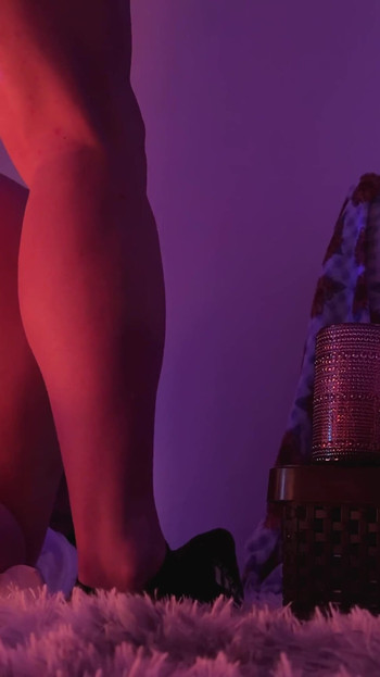 Bekas teman wanita saya menikmati bahawa saya memukulnya pada keempat-empat dan merasakan telur saya terjatuh terhadap pepeknya. | Klip 1