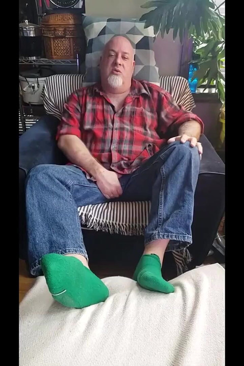 Bear Jerks off in Green Socks